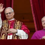 El Papa León XIV, entre los “mejor vestidos” de Vanity Fair: ¿Qué significan sus vestimentas papales?
